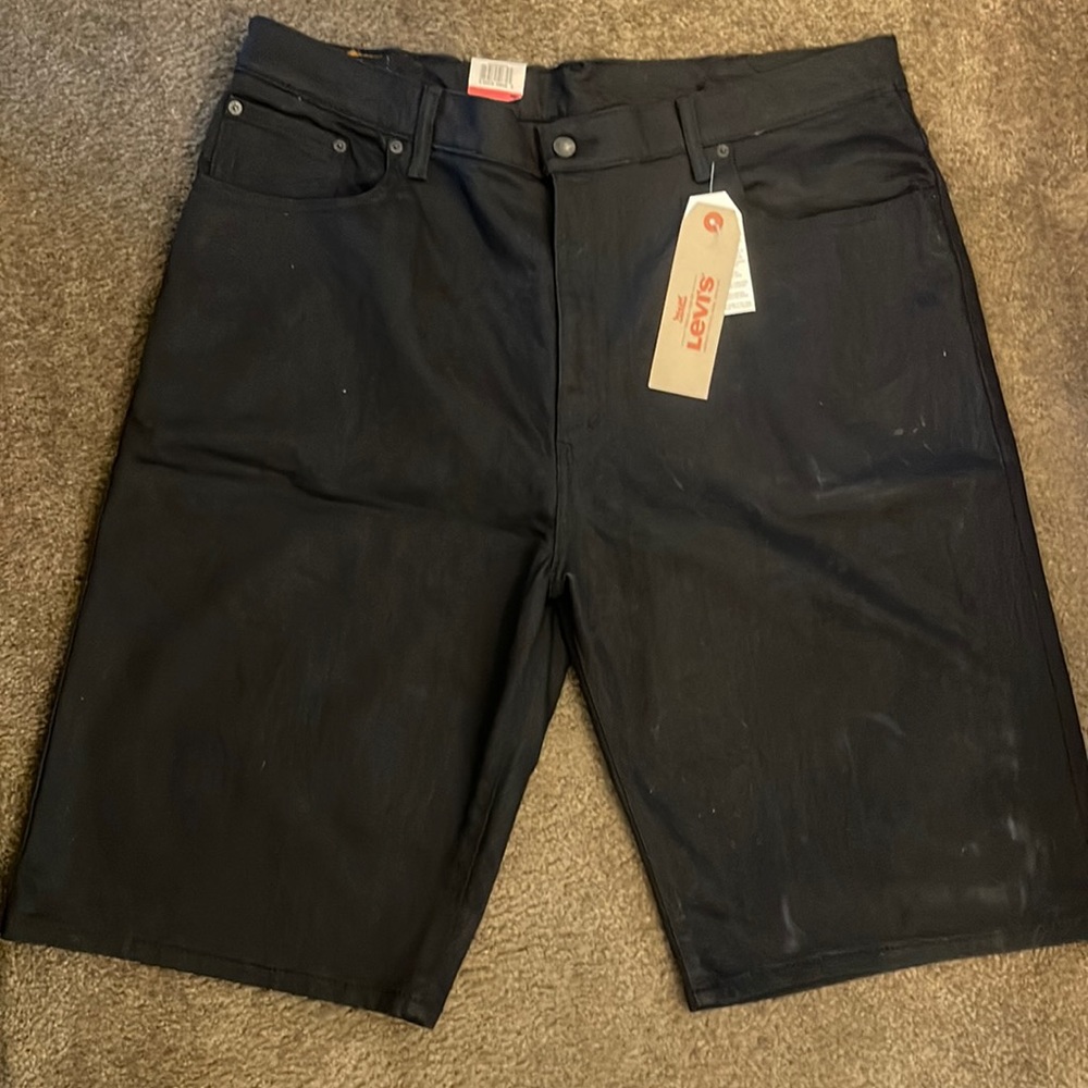 Black Levi’s Men’s Jean shorts. Size 40, Style 569 Loose Straight Short.